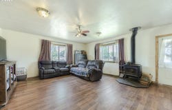805 E QUINCY Ave, CottageGrove, OR 97424