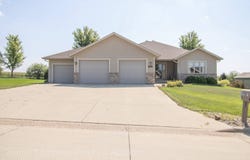724 Riverview Dr, Rock Valley, IA 51247