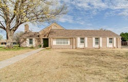 1822 Comanche Trl, Enid, OK 73703