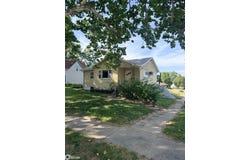 402 W Pleasant Valley Street, Sigourney, IA 52591