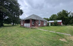 119 Mulberry, Enfield, IL 62835
