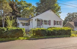 32 Hillcrest Rd, Dracut, MA 01826