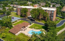2000 Saint Regis Drive, Lombard, IL 60148
