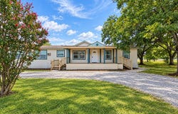 105 E Laura Avenue, Quinlan, TX 75474