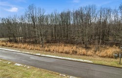 Lakeview Drive, Hubbard, OH 44425