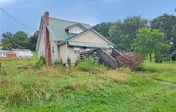 255 Maple Lane, Mount Hope, WV 25880