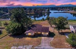 8805 N Lake LN, Hackett, AR 72937