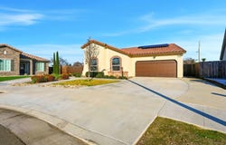 3646 E Meadow Court, Visalia, CA 93292
