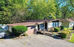 837 Pinecrest Road, Girard, OH 44420