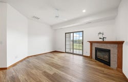 250 Cimarron Drive, Hiawatha, IA 52233