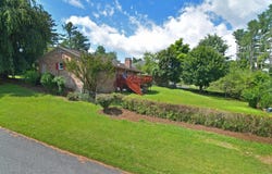233 Summit Ave, Lewisburg, WV 24901