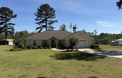 1617 Baymeadows Dr E, Douglas, GA 31535