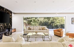 1124 Summit Dr, Beverly Hills, CA 90210