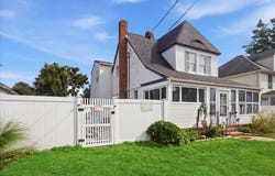 63 E Neck Court, West Babylon, NY 11704