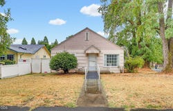 305 E Park Street, Grants Pass, OR 97527