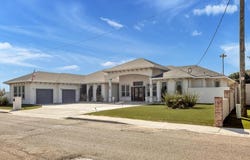 604 E 18th St, Monahans, TX 79756