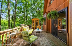 5218 Woodbridge Drive E, Bushkill, PA 18324