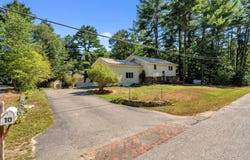 10 Pine Lane, Raymond, ME 04071