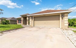 915 Alvin Ave, LEHIGH ACRES, FL 33971