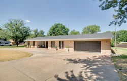 1704 Indian Dam RD, Lahoma, OK 73754