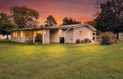 720 Sunset Rd, Clay City, IL 62824
