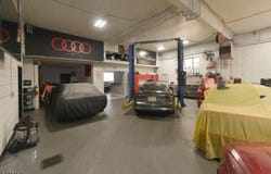 81 Wabash Ave, Clifton City, NJ 07011-1632