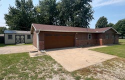 9 S Holiday, Iola, KS 66749