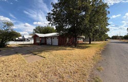 700 Avenue D SE, Childress, TX 79201