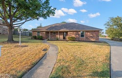 911 Clearview Street, Krum, TX 76249