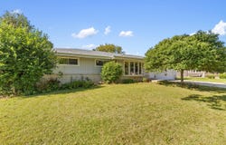 5830 Lakeview Dr, Milwaukee, WI 53219