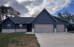 1359 S Mahn Avenue, Springfield, MO 65802