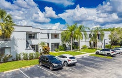 161 Lakeview Dr, Weston, FL 33326