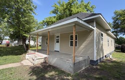 305 E Rock Street, Aurora, MO 65605