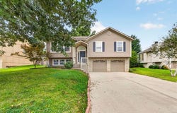 524 NE Topaz Drive, Lee's Summit, MO 64086