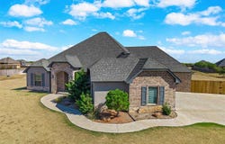 118 SW Elk Creek Loop, Cache, OK 73527-5000