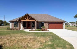 310 E Apache St., Medford, OK 73759