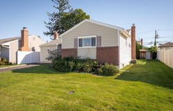 46 Hunter Lane, Hicksville, NY 11801