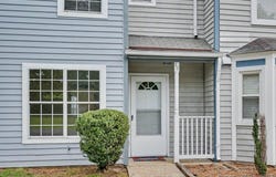 18 Bayview Ct, Hampton, VA 23664