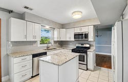 702 Buffalo Circle, Carol Stream, IL 60188