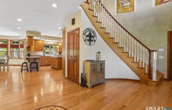 8 White Oak Lane, Waterford, CT 06375