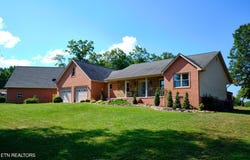 837 E Deer Creek Drive, Crossville, TN 38571