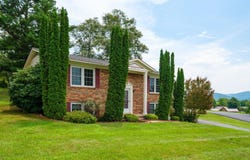 106 HILLSIDE AVE, ELKTON, VA 22827