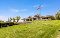 102 Peasant Village Ln, Rostraver, PA 15012