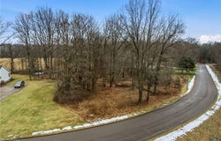 Lakeview Drive, Hubbard, OH 44425