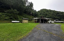 2420 Wolfpit Br Rd, Elkhorn City, KY 41522