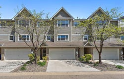 21 River Bend Place, Chaska, MN 55318