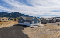 576 LITTLE GREYS Loop, Etna, WY 83118