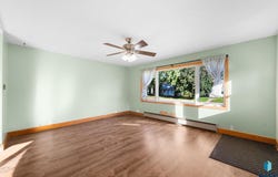 307 W Cedar St, Beresford, SD 57004-1716