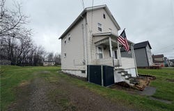63 9th St, Lucernemines, PA 15754