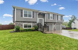 19304 Switchgrass Court, Smithville, MO 64089